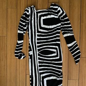 BODY-con LONG  SLEEVE DRESS WITH CUT OUT BACK DETAIL